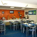 Hotel Terres De France 2*