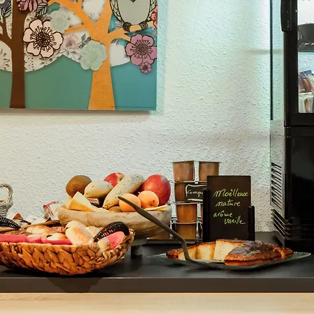 호텔 Terres De France 2*