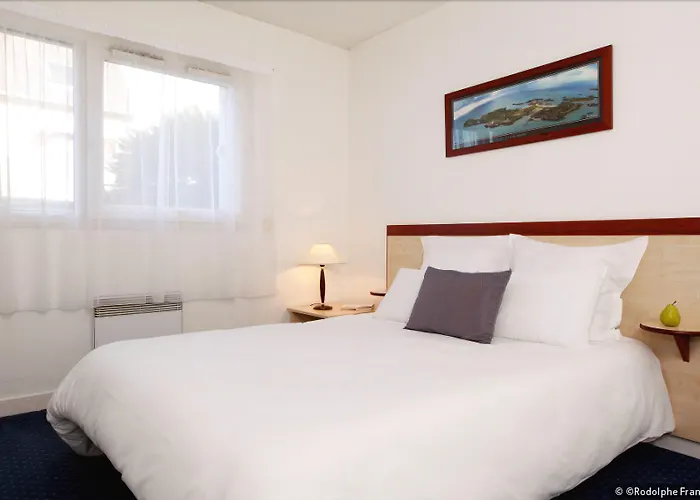 Terres De France 호텔 2*