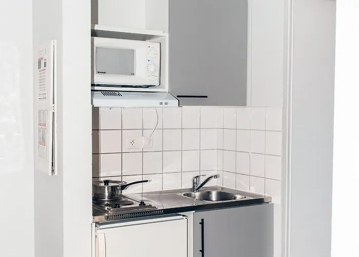 호텔 Terres De France 2*