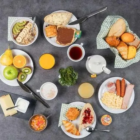 Hotel Terres De France 2*