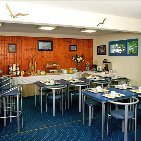 Hotel Terres De France 2*