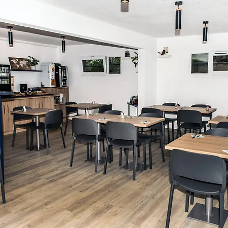 Hotel Terres De France 2*