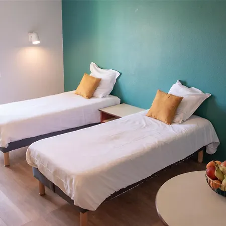 Hotel Terres De France 2*