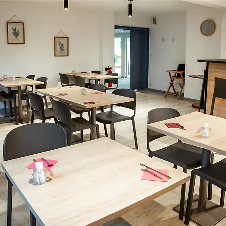 Hotel Terres De France 2*