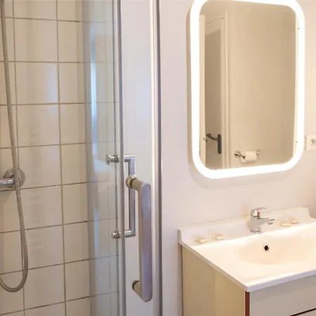 Hotel Terres De France 2*