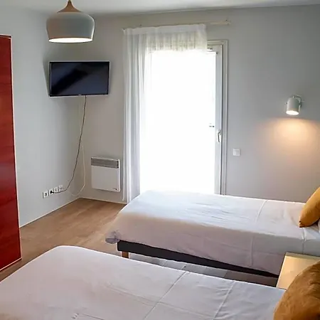 Hotel Terres De France 2*
