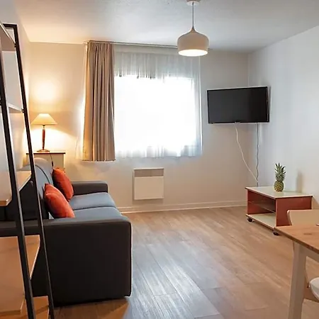 Hotel Terres De France 2*
