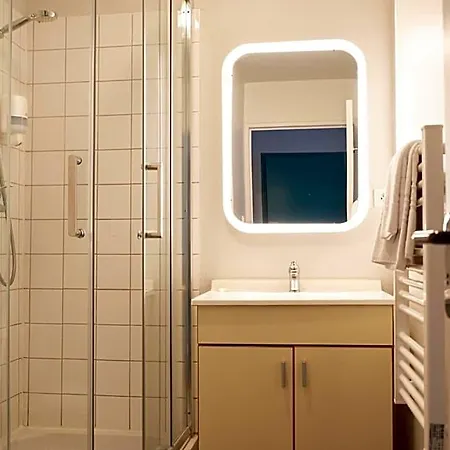 Hotel Terres De France 2*