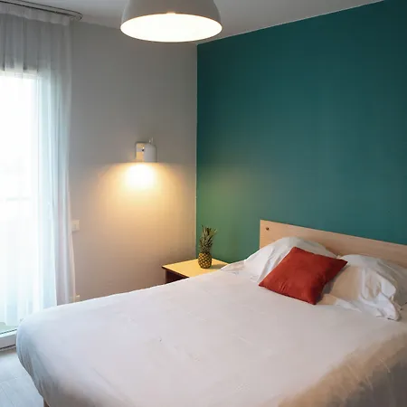 Terres De France Hotel
