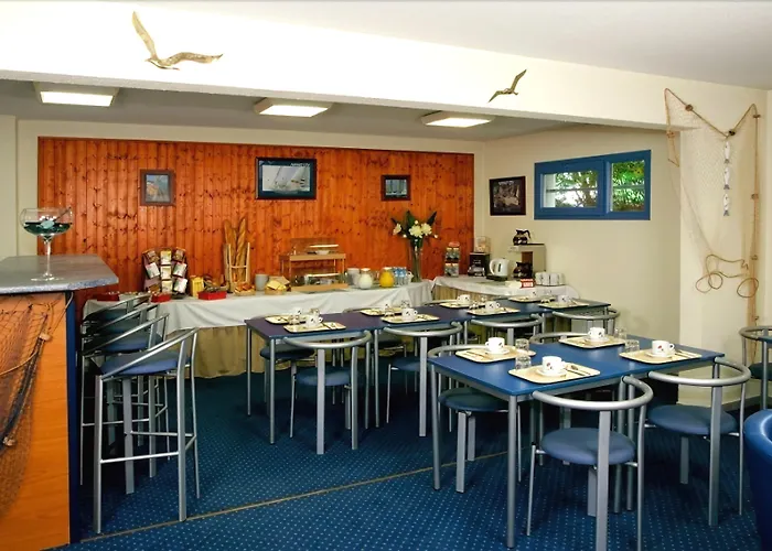 Hotel Terres De France 2*