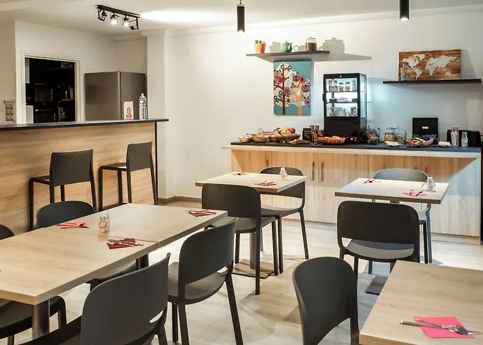 Hotel Terres De France 2*