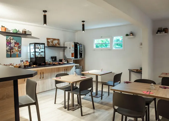 Hotel Terres De France 2*