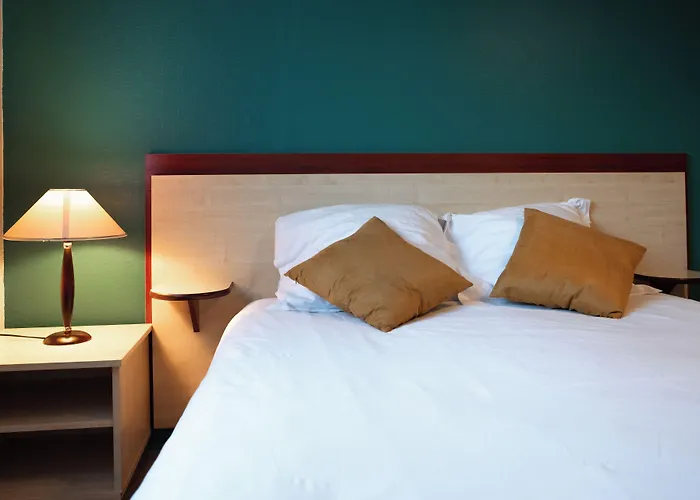 Hotel Terres De France 2*