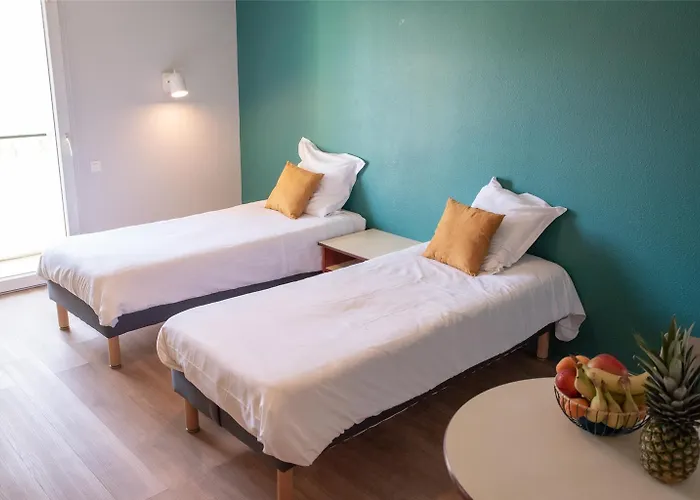 Hotel Terres De France 2*