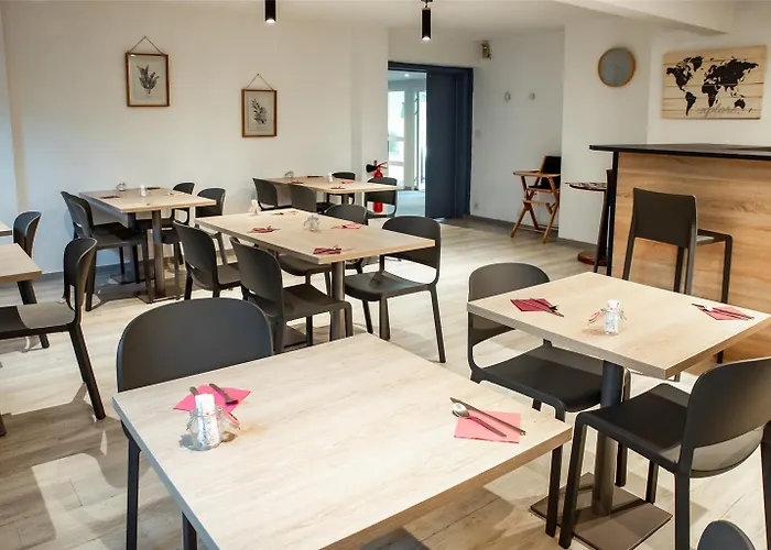 Hotel Terres De France 2*