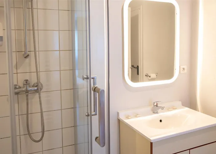 Hotel Terres De France 2*